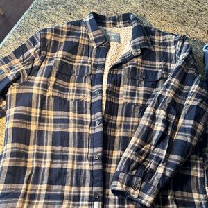 Hollister Men's Navy and Tan Plaid Sherpa. Warm!